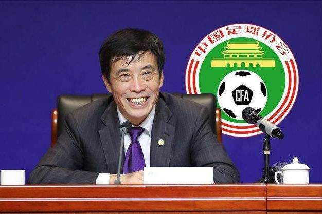 FIFA官方：首届俱乐部世界杯2025年6月15-7月13日举办国际足联理事会今天开会批准首届俱乐部世界杯的各项细节，第一届新版俱乐部世界杯将于2025年6月15日-7月13日在美国举办，共32支球队参加。